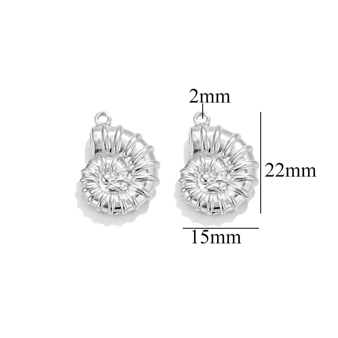 Silver coquillage charm