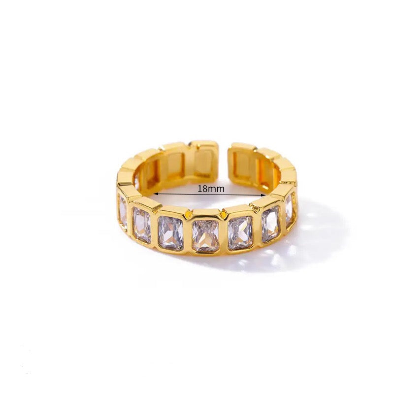 Stoned Ring White