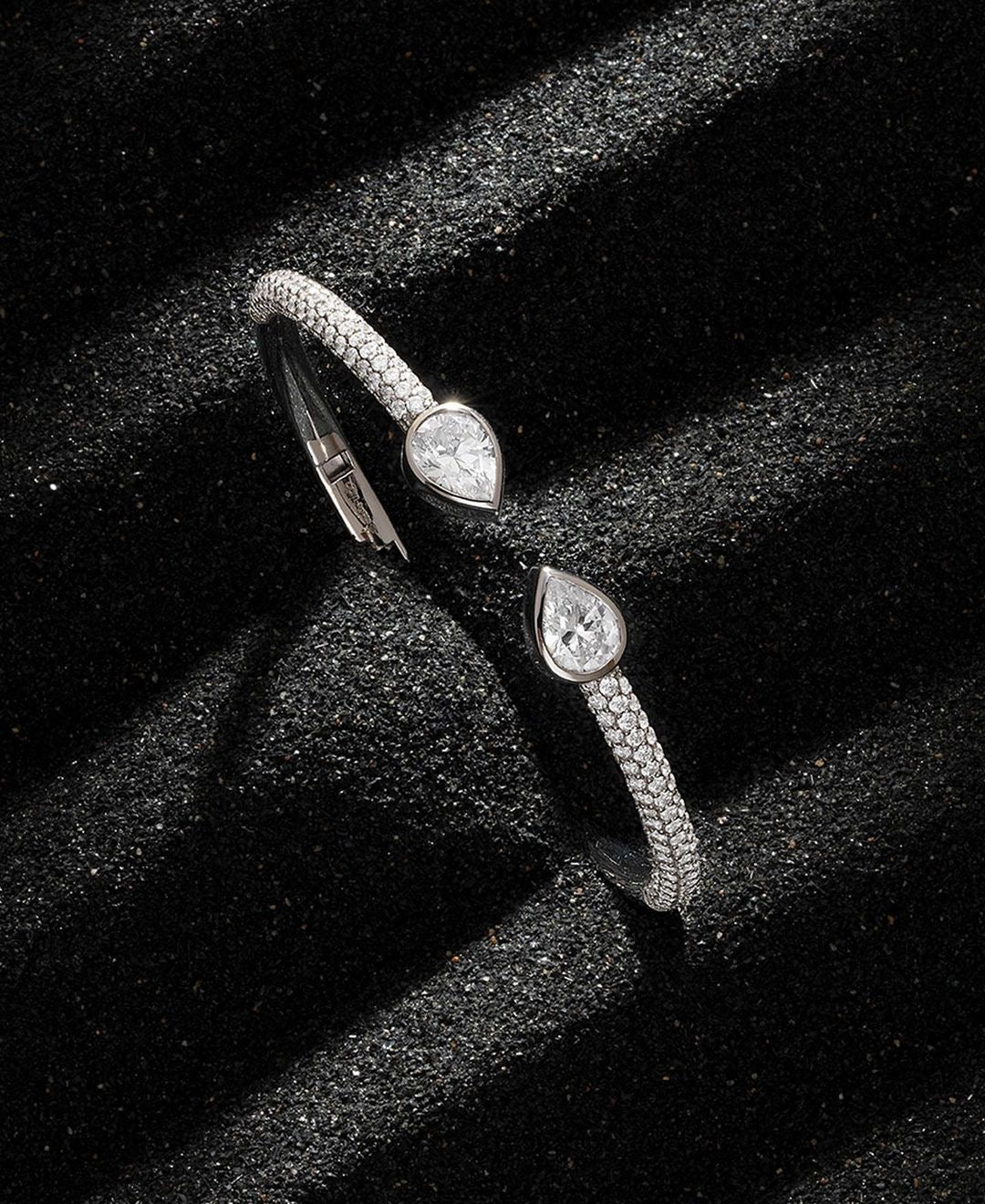 Master bangle bracelet -LUXE