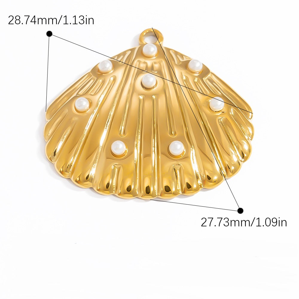 Big elegant shell charm