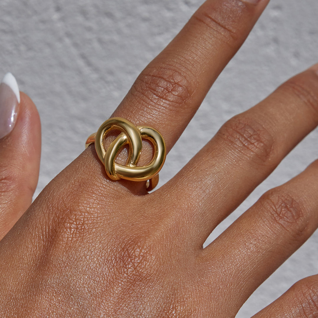 Pretzel ring