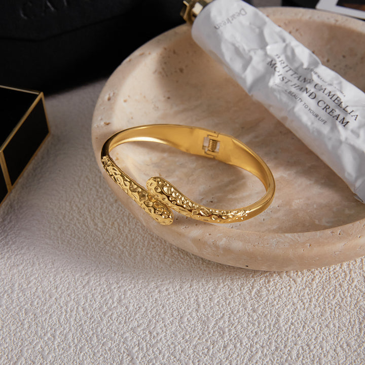 Textured hug hand cuff