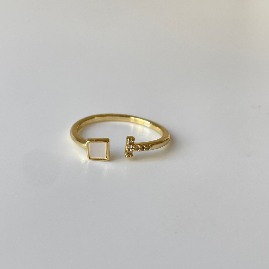 Carré Shell ring