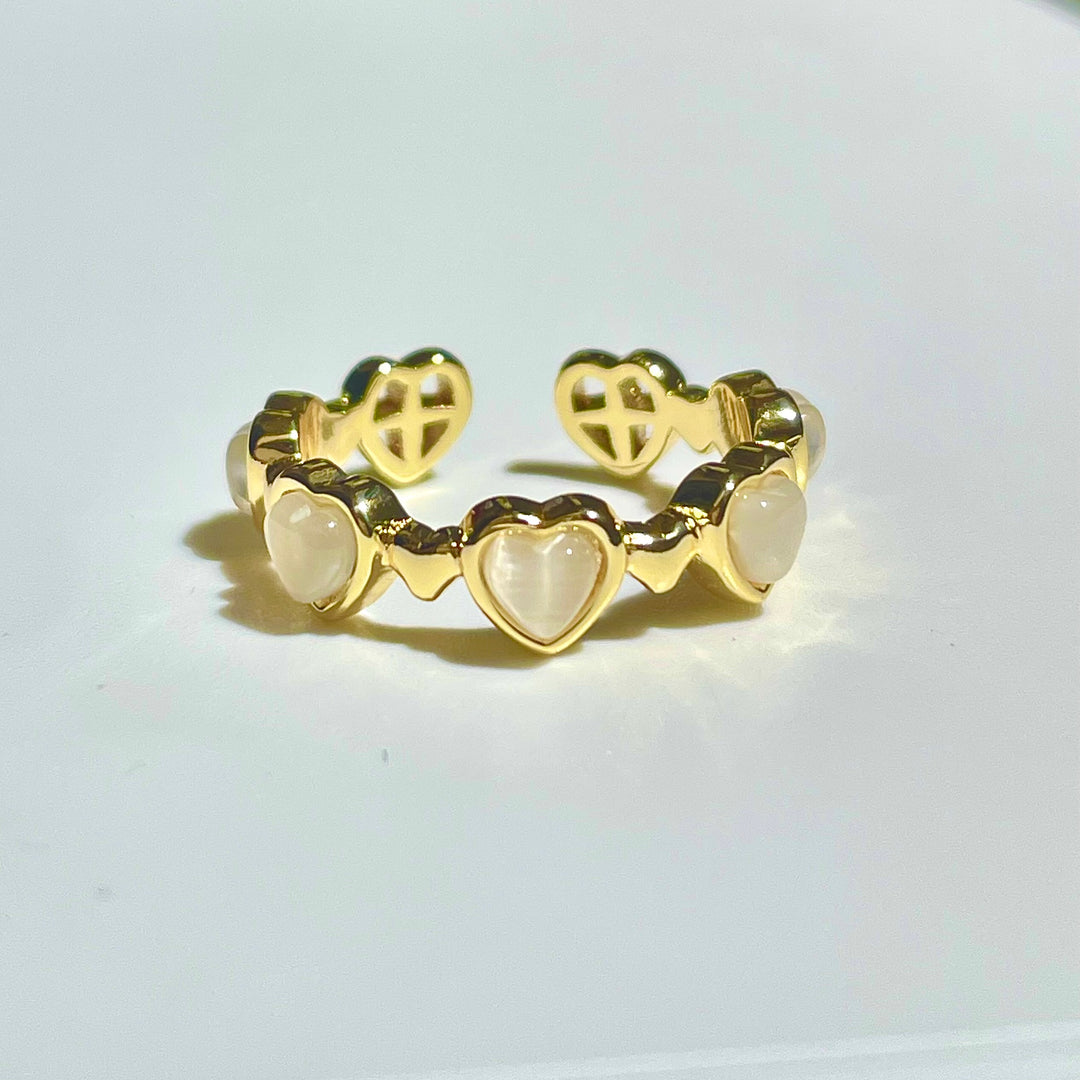 Linked cateye hearts ring