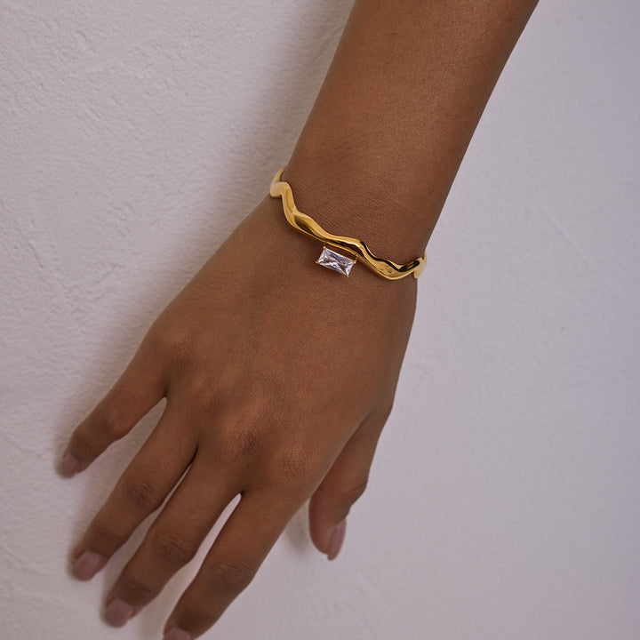 Gemma wave bangle