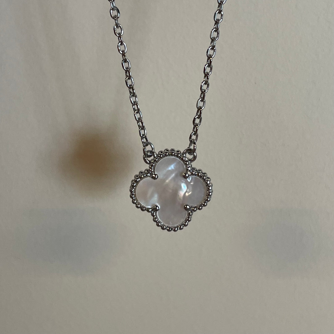 Grade A silver clover necklace -mother of pearl