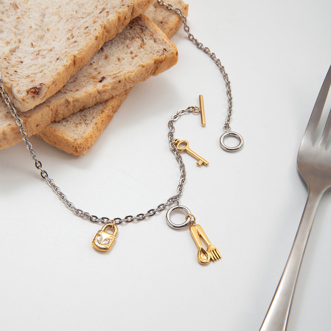 Spoon kiss toned necklace