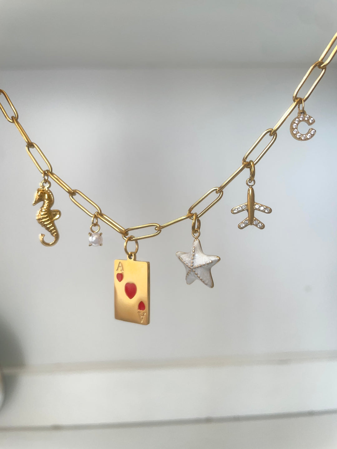 Small sea horse charm