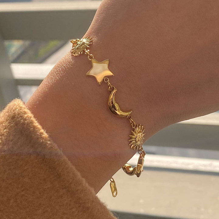 Dainty sun & moon bracelet