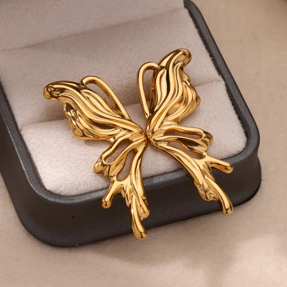 Butterfly earrings in gold