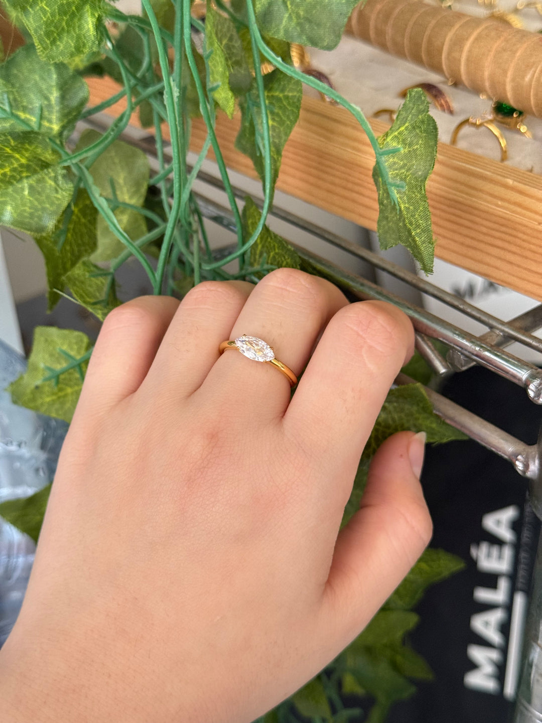 Marquise horizontal ring