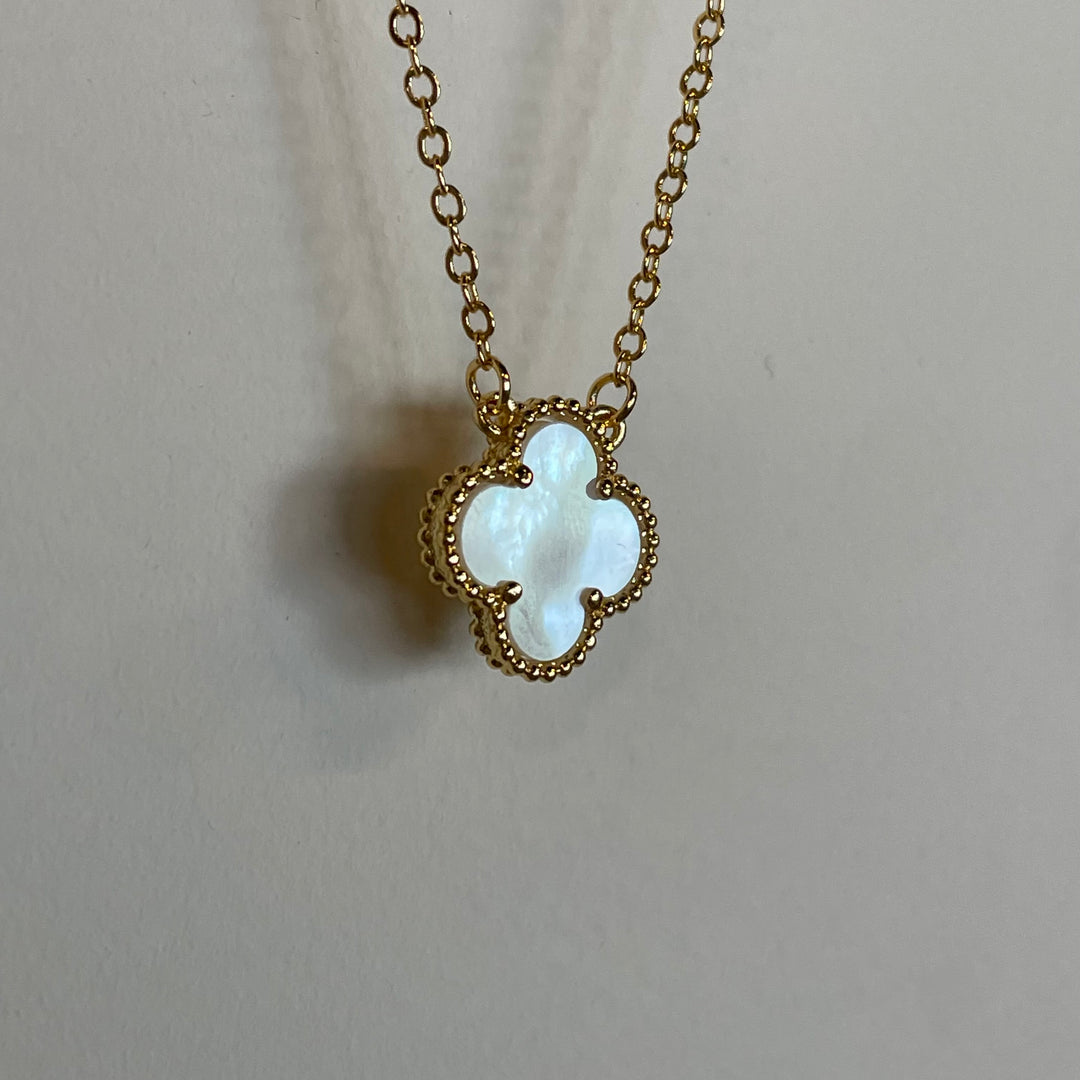 Grade A gold clover necklace -mother of pearl