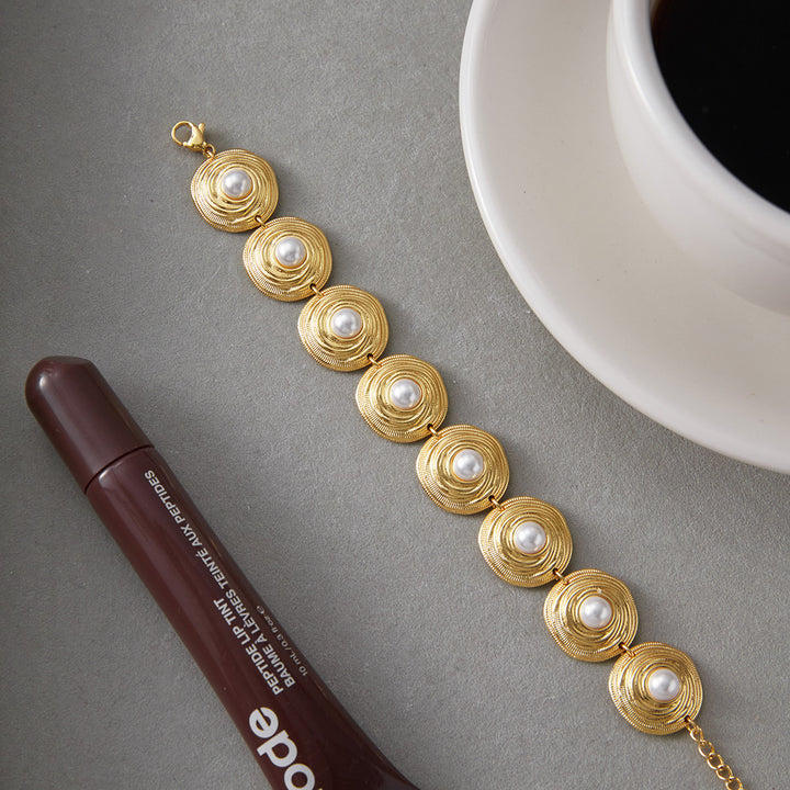 Chunky pearl shell bacelet