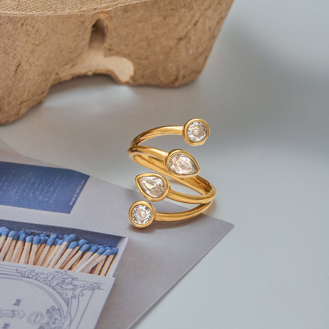 Axis wrapped ring – Maléa