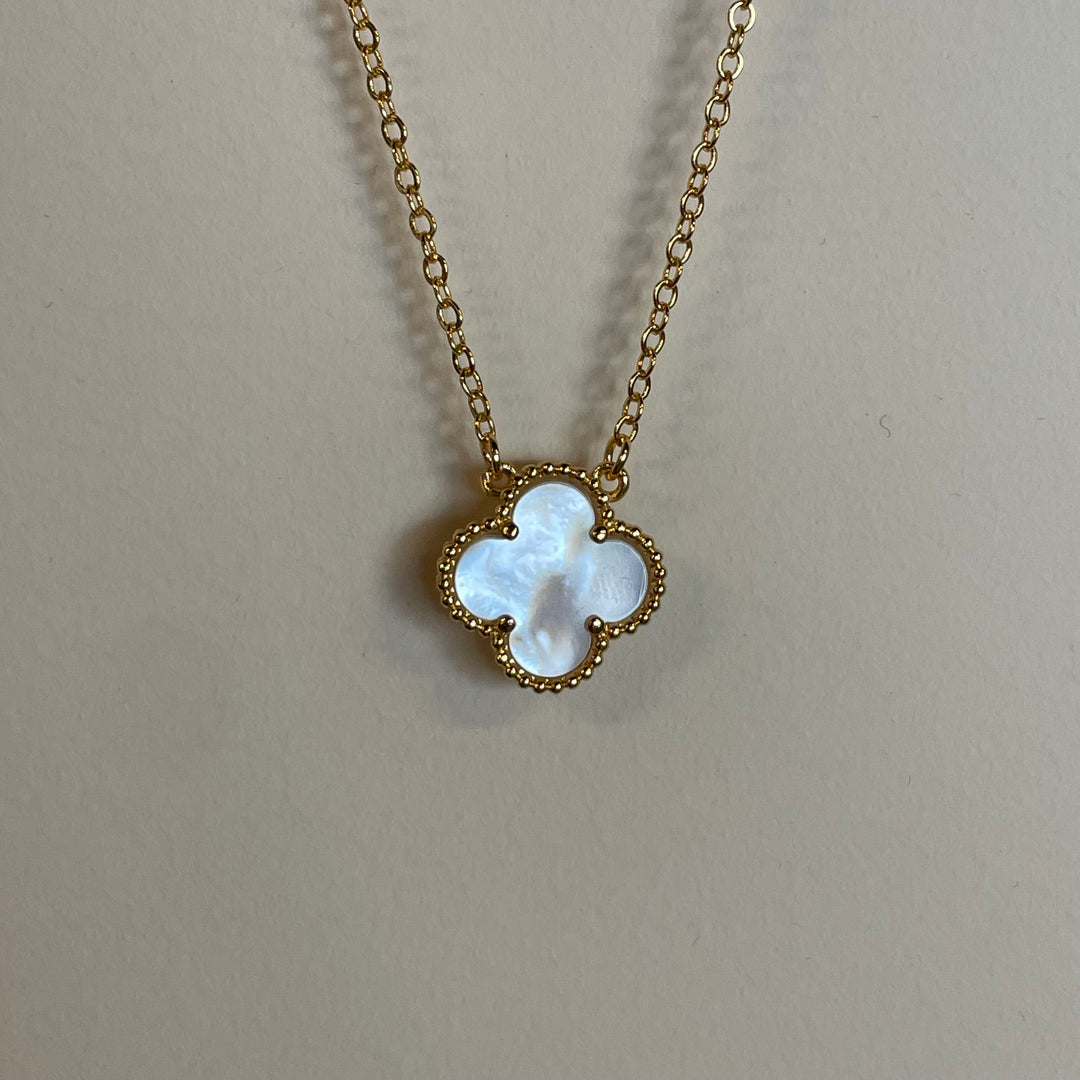 Grade A gold clover necklace -mother of pearl