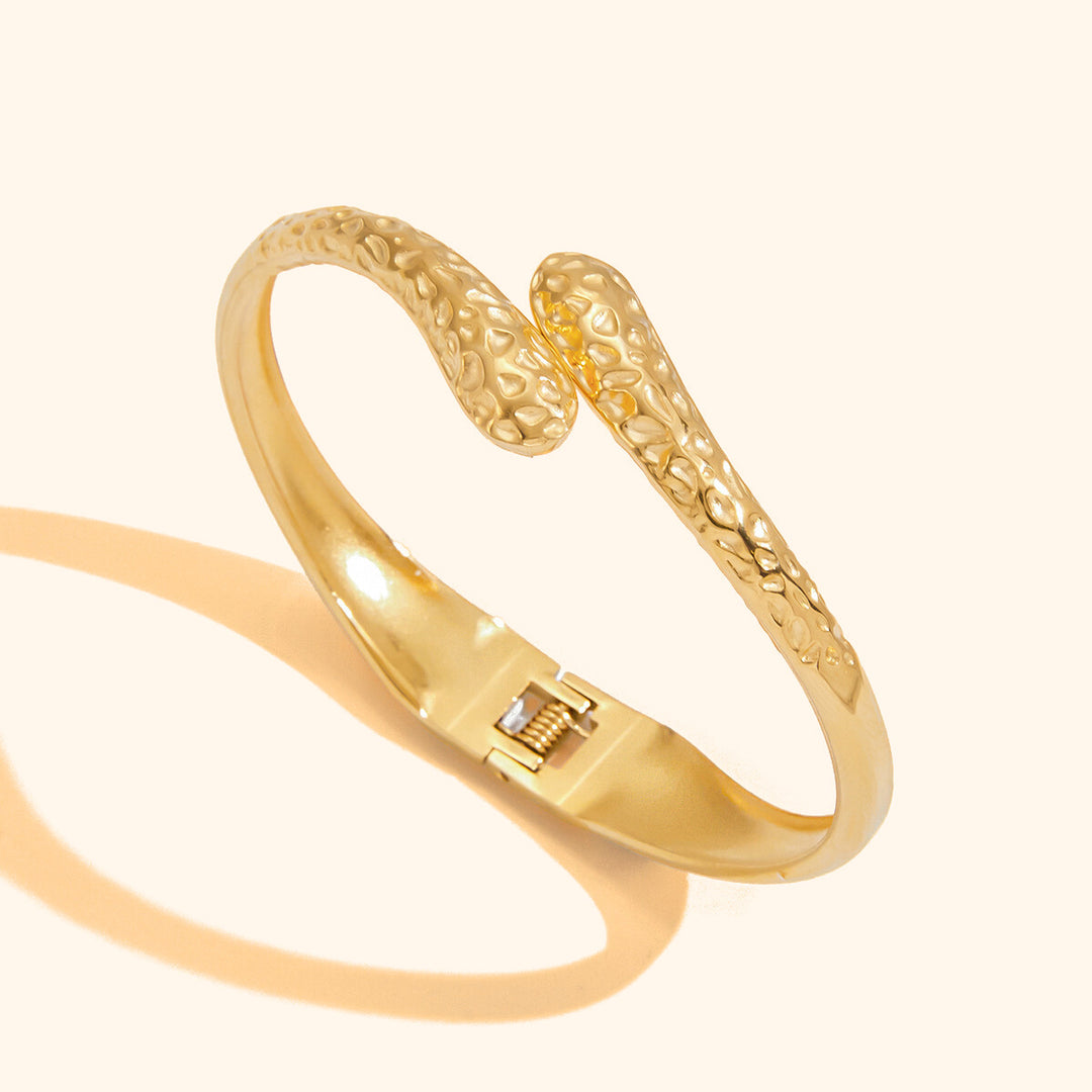 Textured hug hand cuff