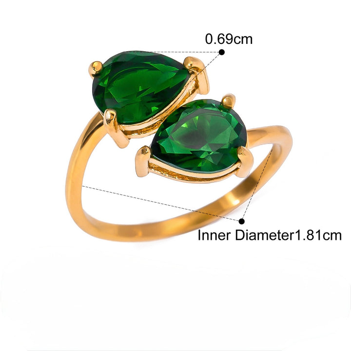 Emerald pears ring