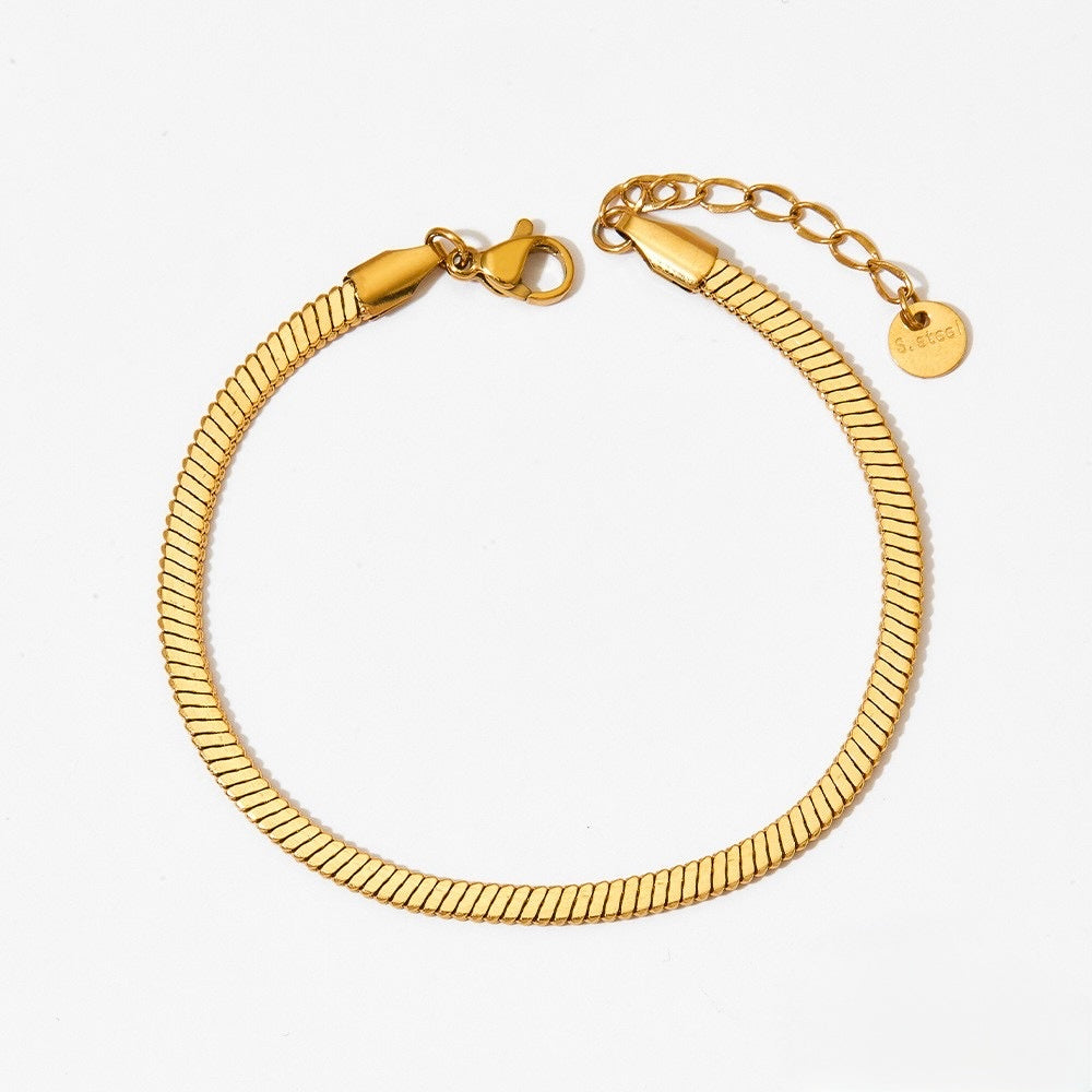 Thin herringbone bracelet gold