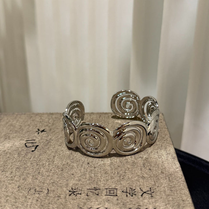 Round waves bangle in silver