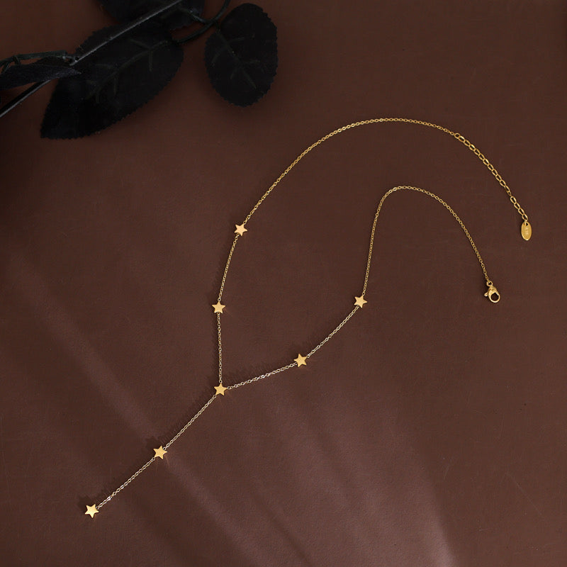 Dainty star necklace