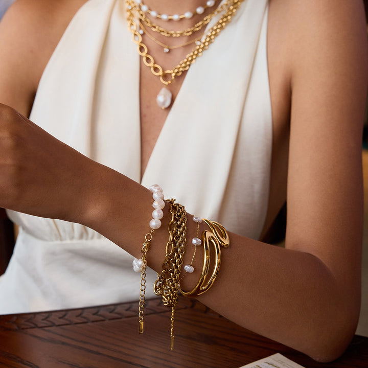 Dainty freshwater pearl bracelet
