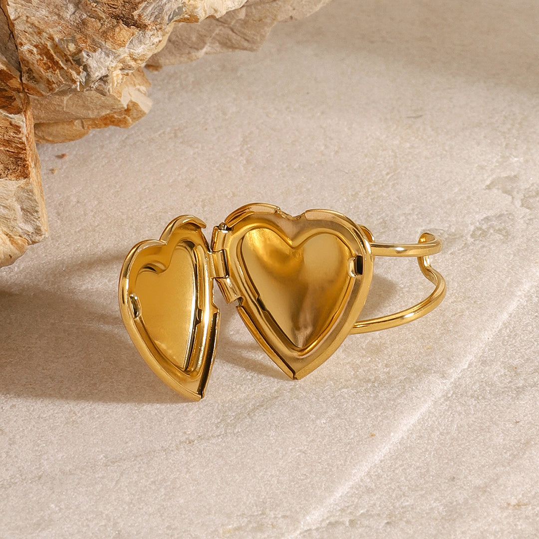 Locket heart ring