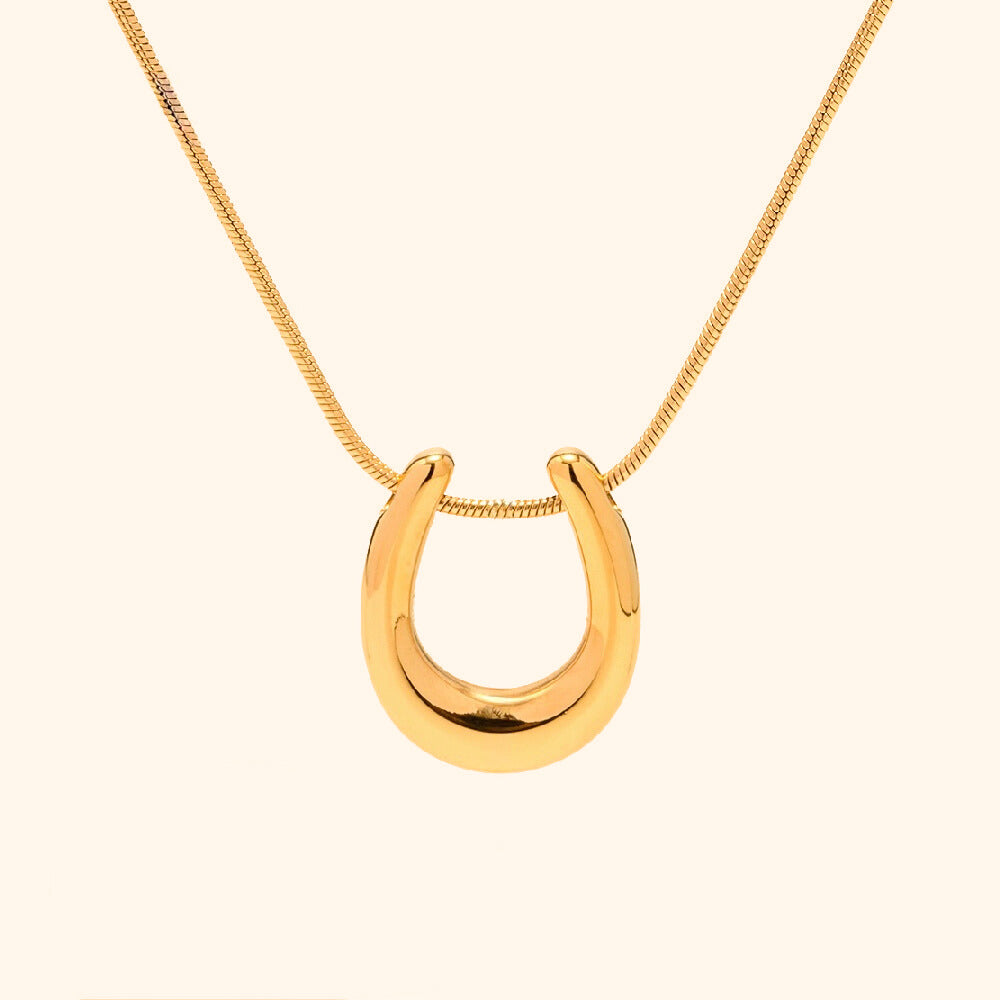Bold horseshoe necklace