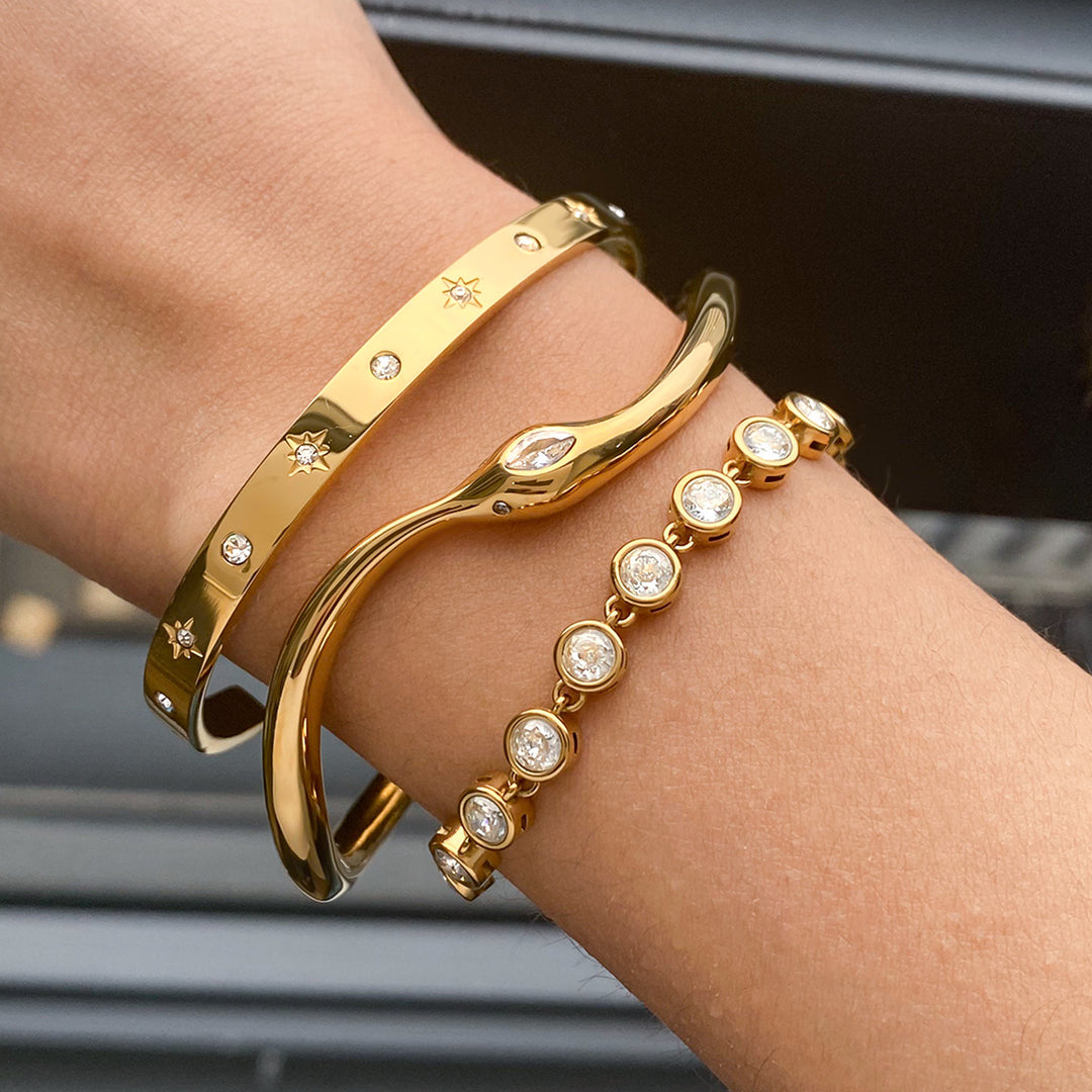 Curved snake bangle