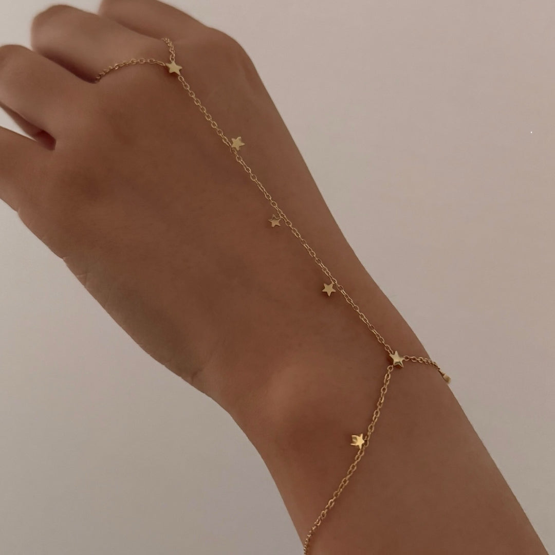 Dainty stars handchain - gold