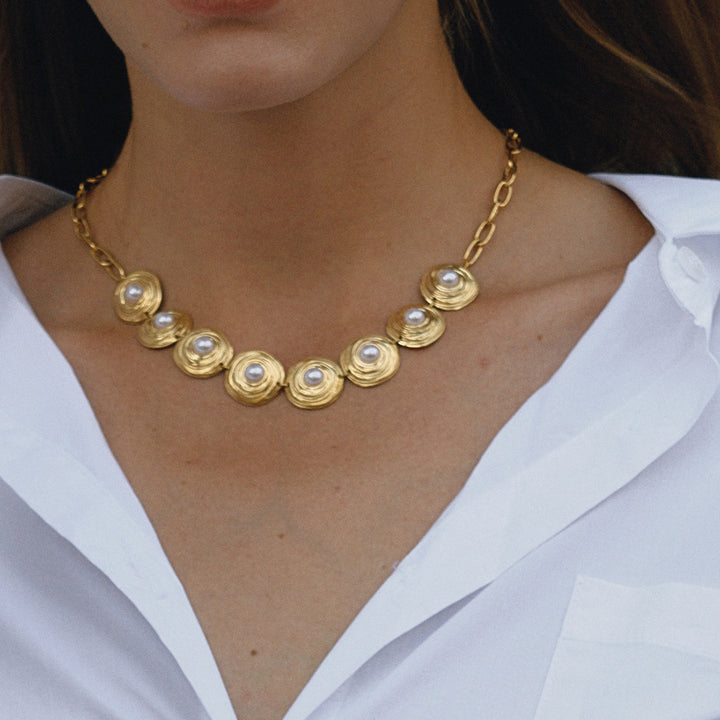 Chunky pearl shell necklace