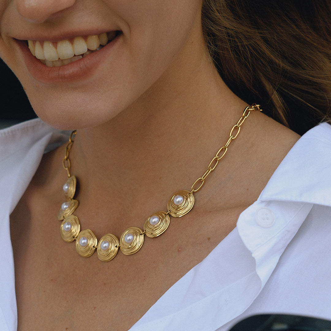 Chunky pearl shell necklace