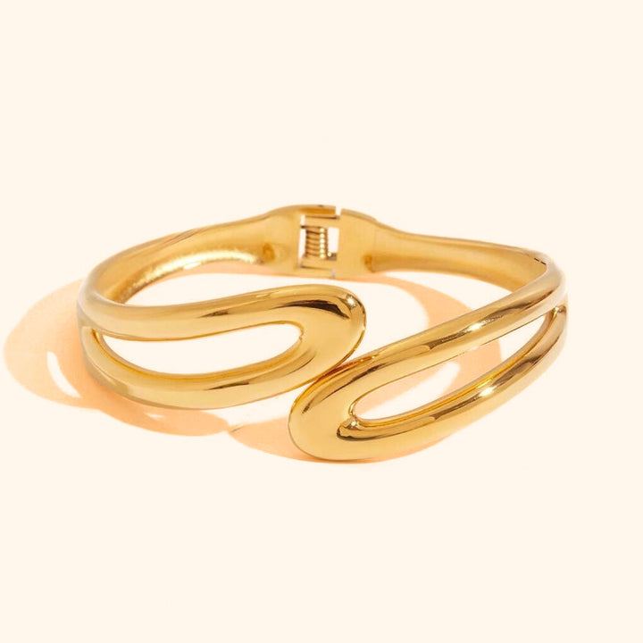 Imparallel waves bangle