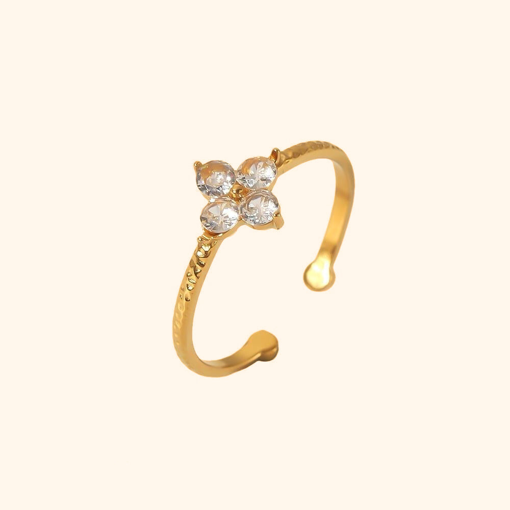 Lucky flower ring